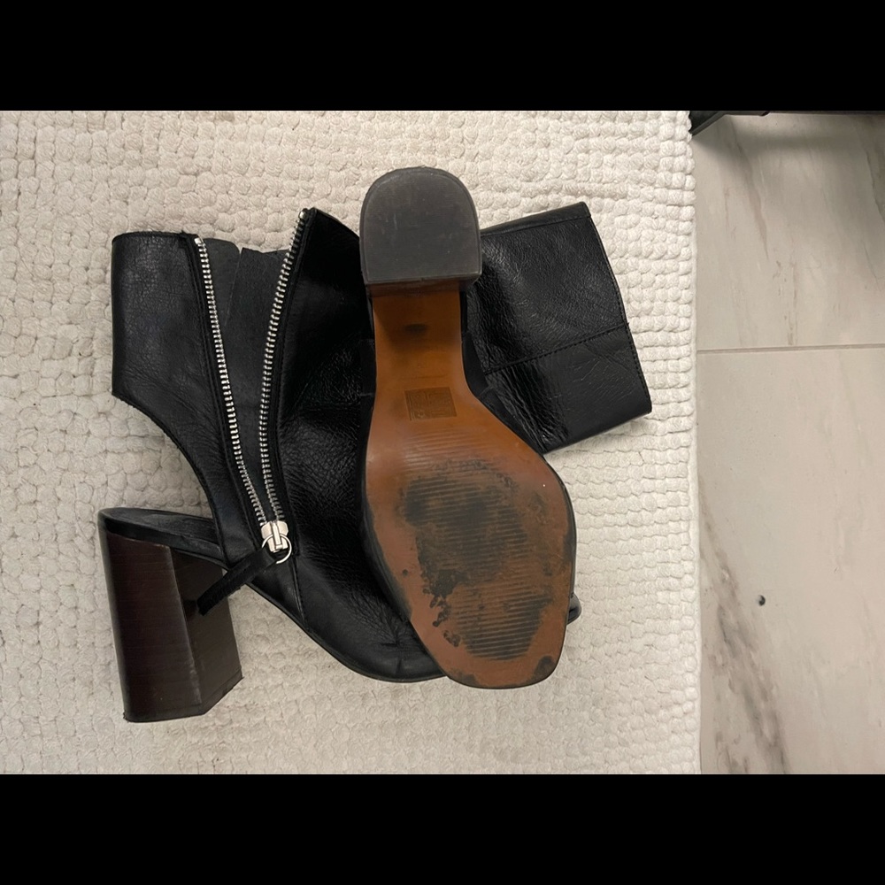 Open toe sandal
